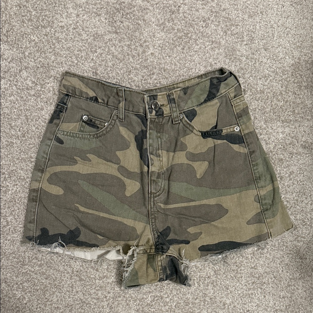 Top shop Moto camo mom short US size 2
